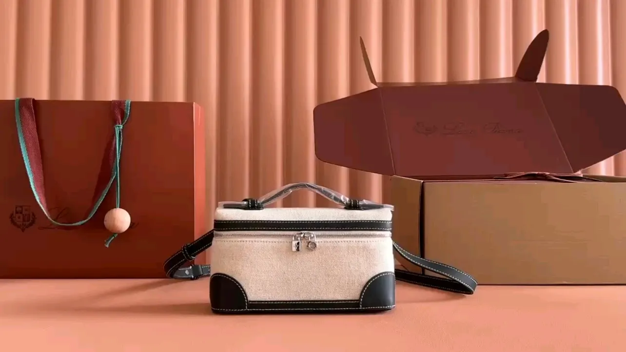 💋💋💋【Original leather configuration counter complete package】 𝐋𝐨𝐫𝐨 𝐏𝐢𝐚𝐧@ Extra pocket L19 series handbag/crossbody bag📦